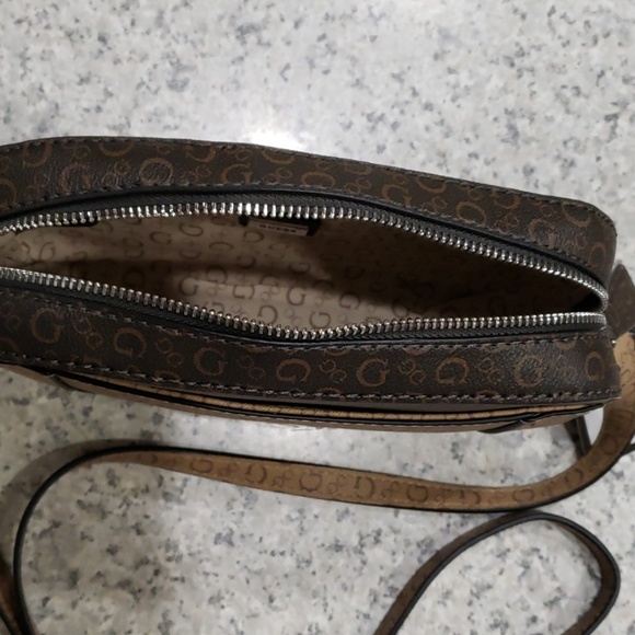 !!Final Price!! Guess Bag - Picture 3 of 5